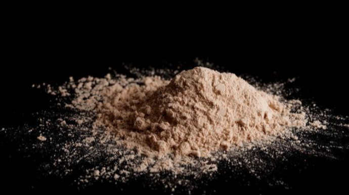 Müalicə Müəssisəsində saxlanılan qardaşına heroin keçirmək istədi