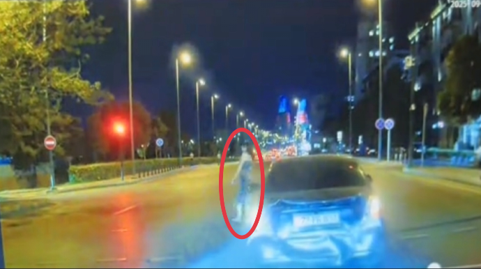 Keçiddə ağır qəza baş verdi: Piyada 1 addım geridə olsaydı... - VİDEO