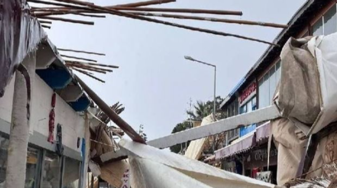 Türkiyədə fırtına damları uçurub, pəncərələri qırdı  - FOTO