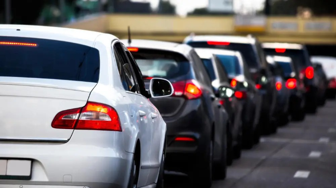 Qazaxıstanda avtomobil idxalına ciddi məhdudiyyət qoyuldu 