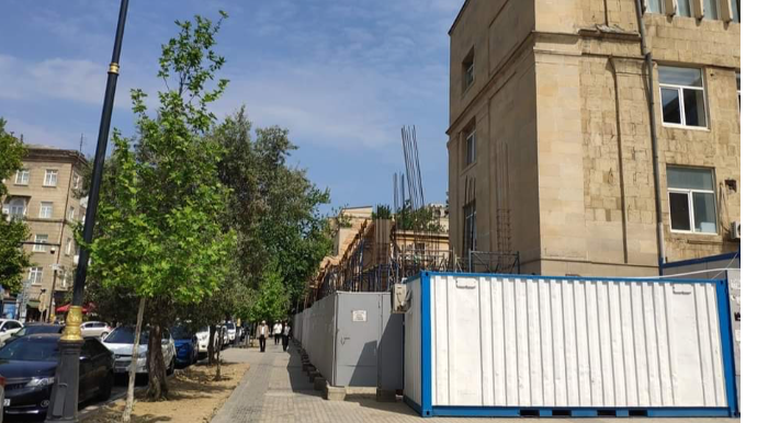 Bakıda bu yer insanlar üçün təhlükə yaradır - FOTO 