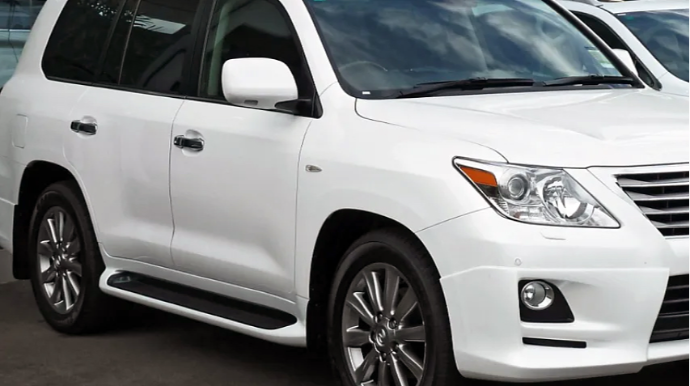 Центральный банк выставил на аукцион Lexus LX 570 за 87 тысяч манатов 