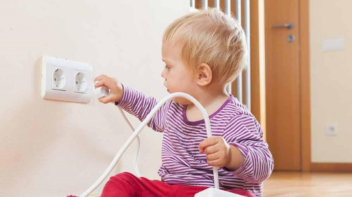 Kürdəmirdə 2 yaşlı körpəni elektrik cərəyanı vuraraq öldürüb