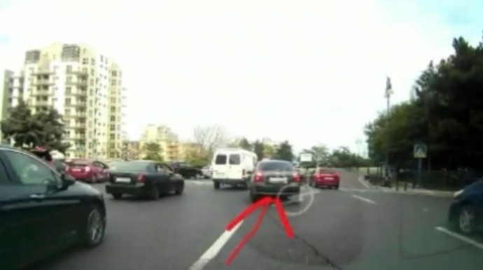 Avtomobili vurub qaçan “Chevrolet” sürücüsü - 77-PT-406 – ANBAAN VİDEO 