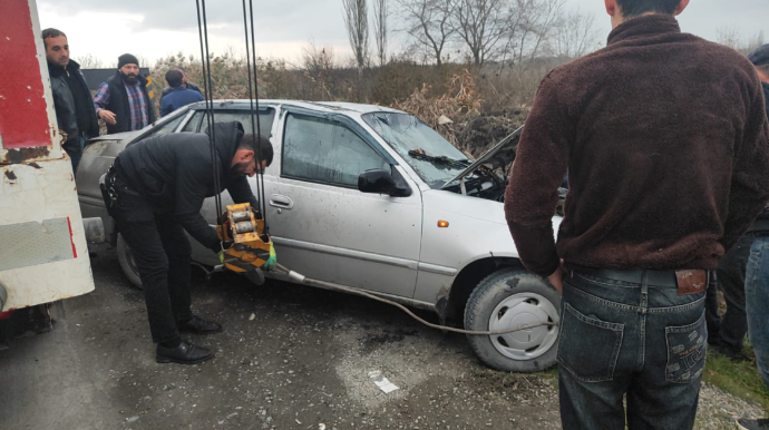 Xaçmazda "Nexia" dərəyə aşıb - FOTOLAR 