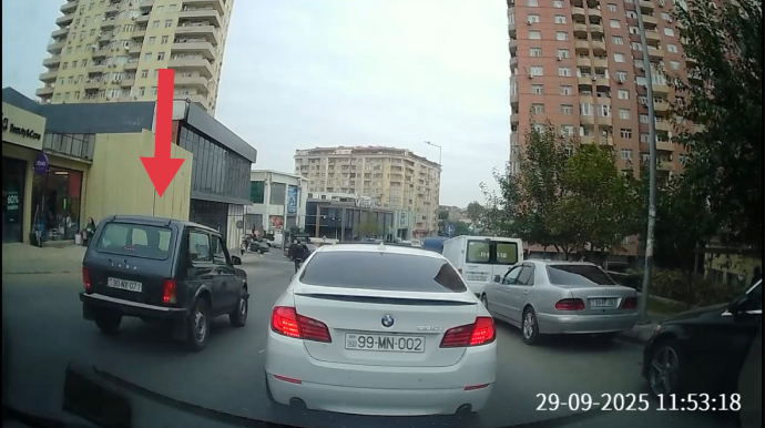 Mahnıya səs verib Yasamalın canına düşən sürücü qaydaları pozdu - VİDEO