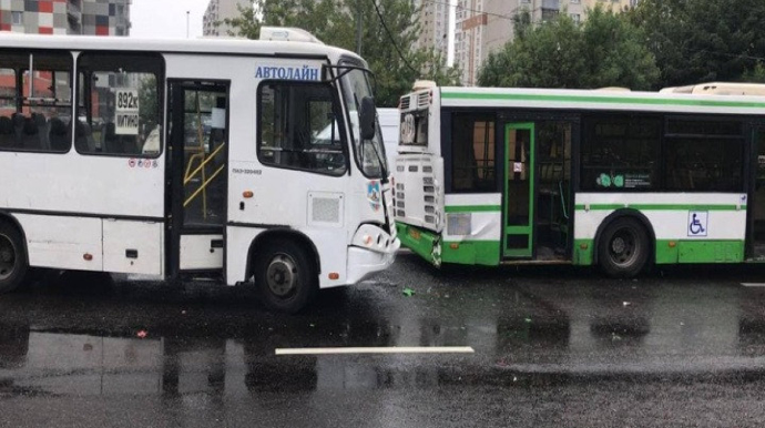 Moskvada 2 avtobus toqquşdu, xəsarət alanlar var