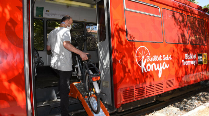 Velosipedli sərnişinlər üçün tramvay istifadəyə verildi - FOTOLAR 