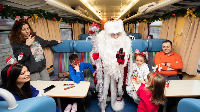 ADY Yeni il ərəfəsində balacalara “Qış səyahəti” möcüzəsini yaşatdı  - FOTO