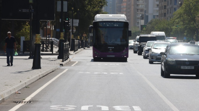 В Баку на 29 улицах и проспектах созданы специальные автобусные полосы 