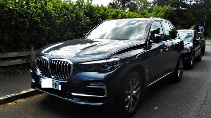 FHN məmurunun xidməti maşını ilə yarım milyon oğurlanıb  - FOTO