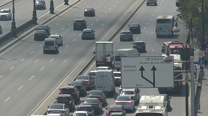 “Koroğlu” metrosunun qarşısında yol qəzası olub - FOTO