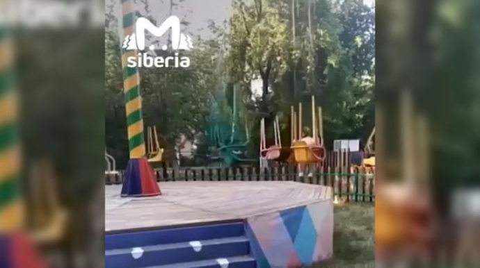 Attraksionda bədbəxt hadisə: Azyaşlı köşkə çırpıldı   - VİDEO