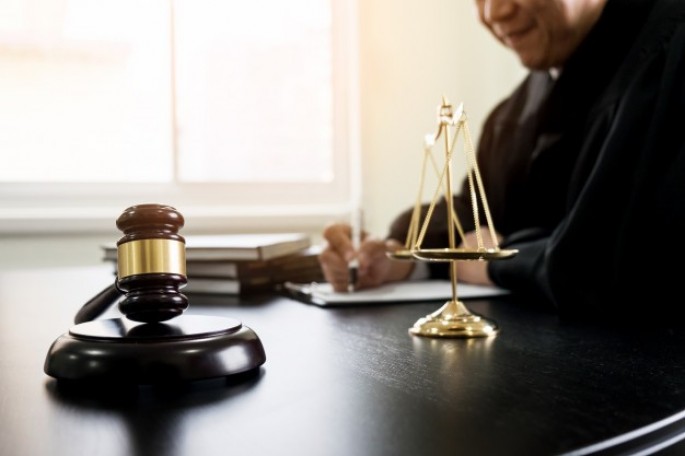 Vəkil məhkəmə iclasında vəfat edib