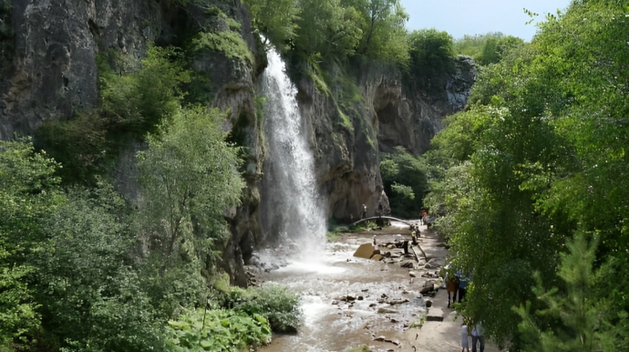 В Азербайджане найден водопад, ранее не описанный в научных источниках