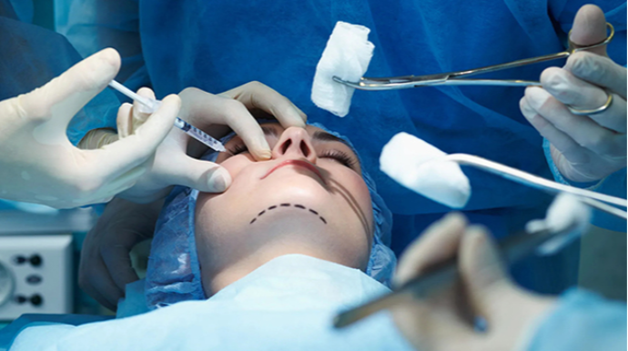 Plastik cərrahların lisenziyalarının ləğvi ilə bağlı - RƏSMİ