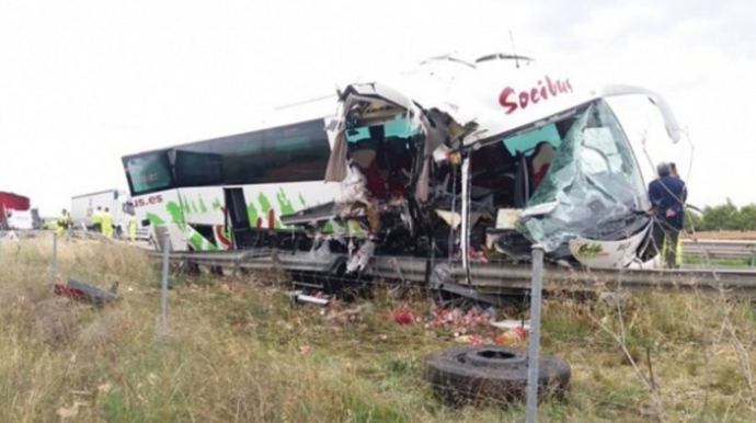 В Испании в ДТП с автобусом погибли два человека, 16 пострадали