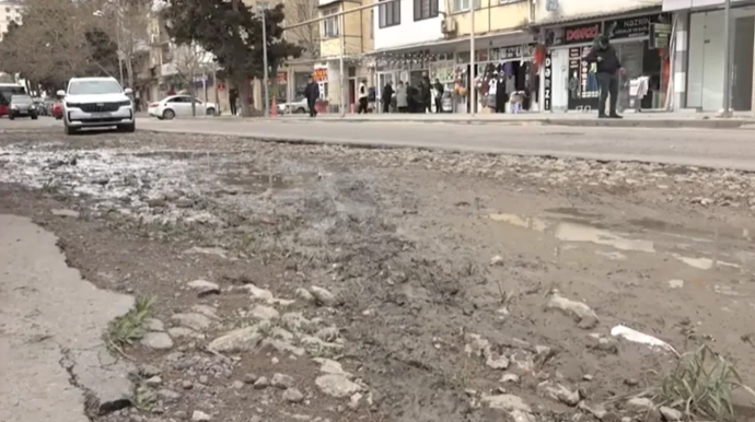 Qazdılar, əvvəlki halına qaytarmadılar - Bakıxanovda yol problemi - VİDEO 