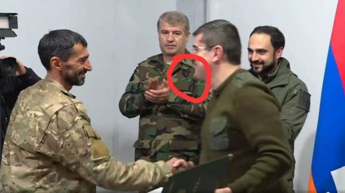 Erməni hərbçiləri geyinməyə forma tapmır  - FOTO