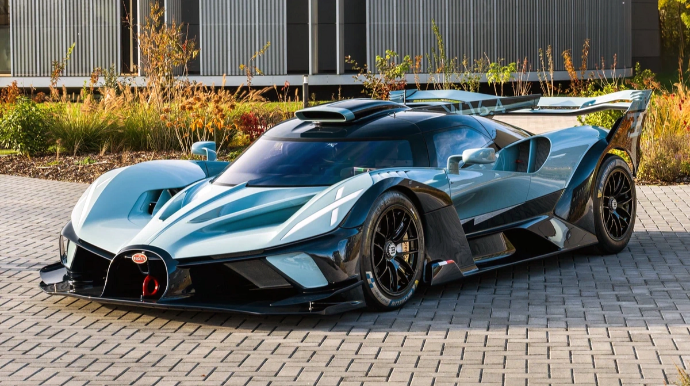 Собран последний из 40 гиперкаров Bugatti Bolide - ФОТО