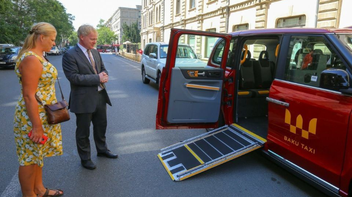 Bakıdakı Britaniya səfirliyi London taksilərindən istifadə edəcək  - FOTO