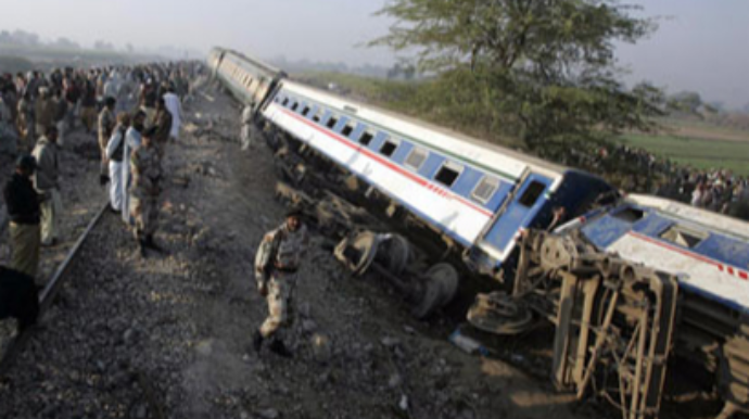 Çexiyada qatarlar toqquşdu; ölən var 