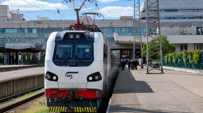 Tbilisi qatarlarında sərnişin yerlərinin sayı artırıldı 