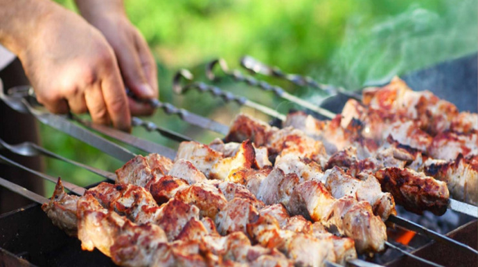 Bayram günü kabab bişirmək istədilər - Başlarına iş gəldi 