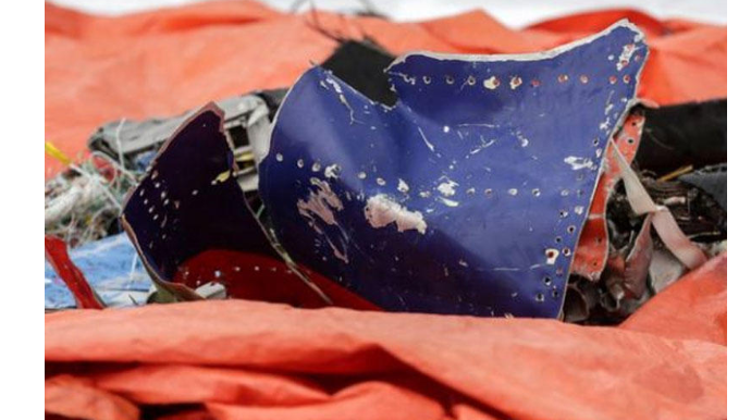 İndoneziyada qəzaya uğramış təyyarənin axtarışları dayandırılıb