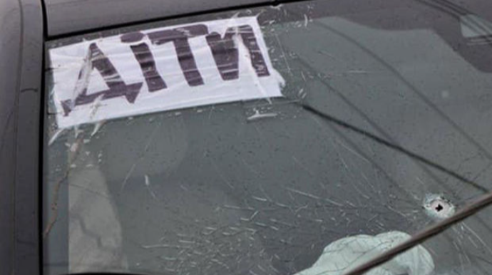 Rusiya hərbçiləri Xersonda mülki avtomobili atəşə tutdular: Sağ qalan uşağın qolu kəsildi 