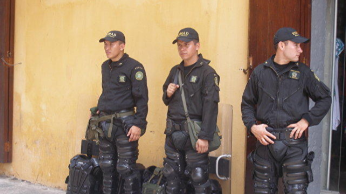 В Колумбии неизвестные взорвали гранату у полицейского участка