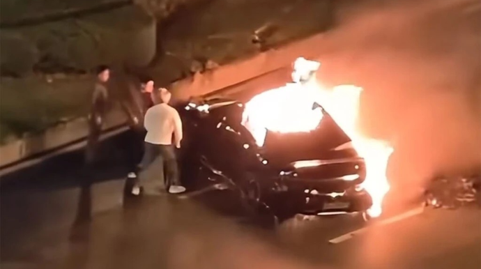 Водитель погиб в горящем Xiaomi SU7: трагедия в Китае вновь обрушила акции бренда - ВИДЕО