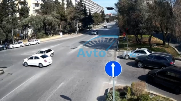 Qırmızı işığı saymayan sürücü ağır qəzaya səbəbə oldu – ANBAAN VİDEO 
