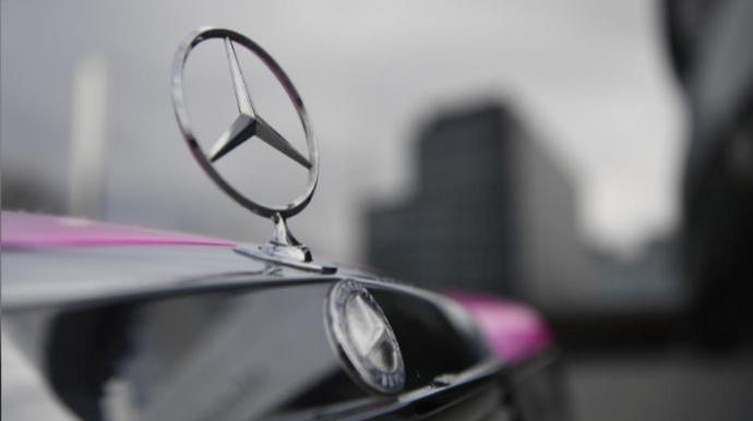 "Mercedes-Benz"  приостановит производство и поставки автомобилей в Россию   - ФОТО