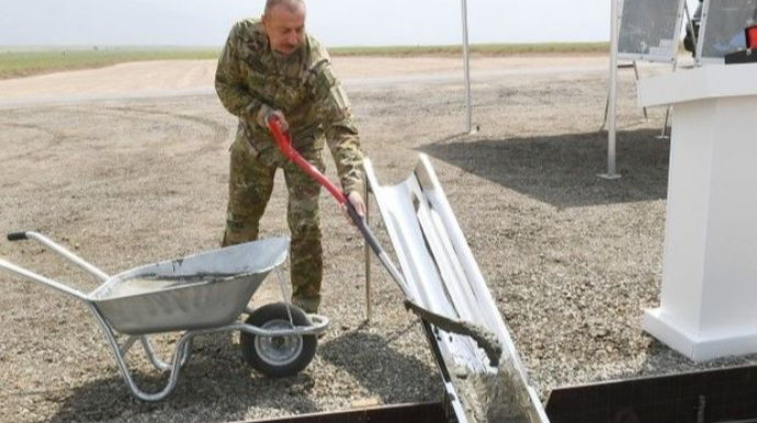 Prezident İlham Əliyev Şuşada yeni məscidin təməlini qoyub