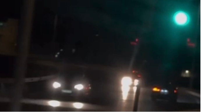 Yolun əksinə çıxan avtomobil təhlükəli anlar yaşatdı - VİDEO 