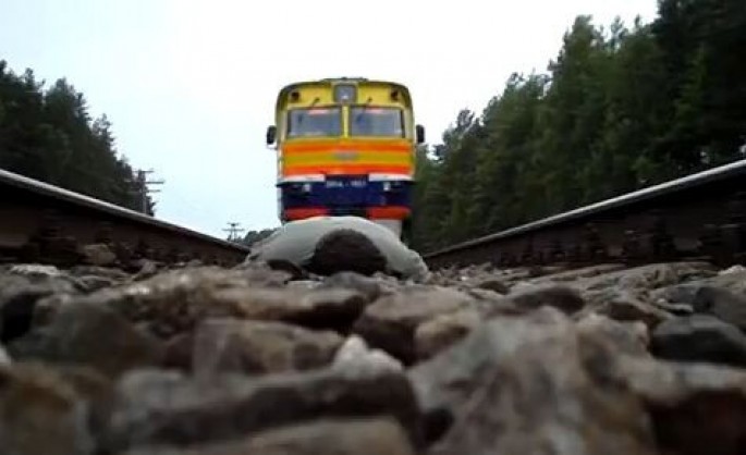 Sərnişin qatarı yük maşını ilə toqquşdu: 1 yaralı