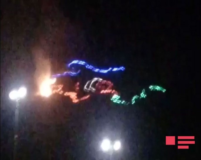 Ağdamda bayraq meydanı yandı