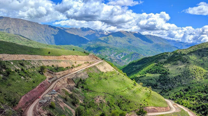 İlham Əliyev:  "Kəlbəcərə yeni yol, tunellər və digər infrastruktur layihələri icra ediləcək"