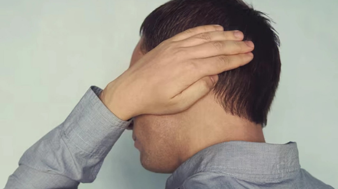 Sumqayıtda tanışı kişinin qulağını dişləyərək qopardı