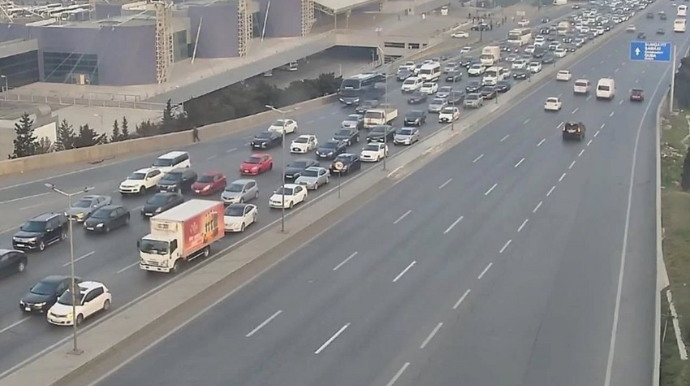 Bakının bir sıra yollarında tıxac var - SİYAHI