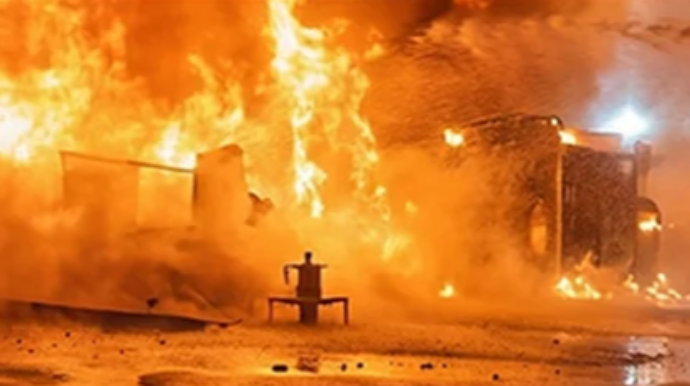 Bakının əsas prospektlərindən birində YÜK AVTOMOBİLİ YANDI - FOTO 