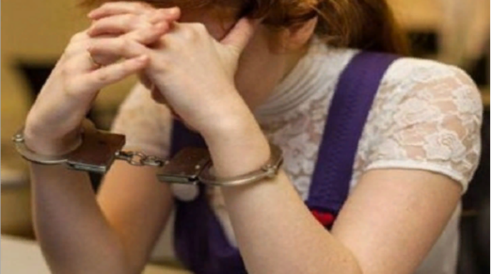 Bakıda axtarışda olan qadın mənzildən oğurluq etdi