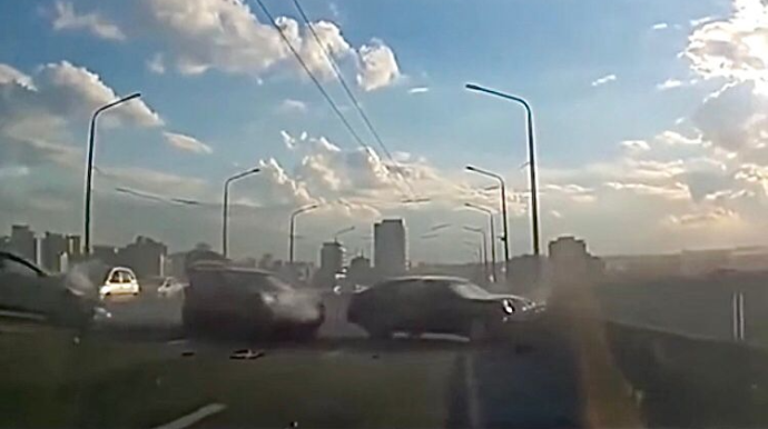 Əks yola çıxan sürücü 5 avtomobili qəzaya uğratdı    - VİDEO