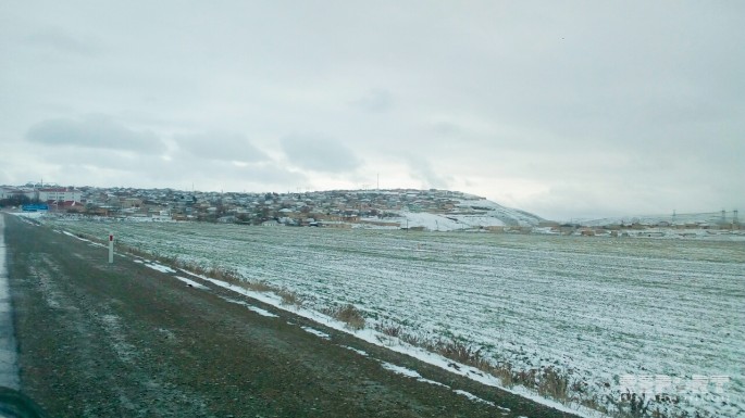 Bakı-Şamaxı yolu buz bağladı: nəqliyyatın hərəkəti çətinləşib - FOTO