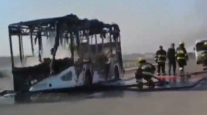 Bakıda avtobus yanıb külə döndü  - VİDEO