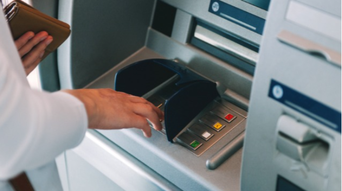 Xaricdə bu məbləğdən artıq nağd pul çıxara bilməyəcəksiniz - Deputat AÇIQLADI