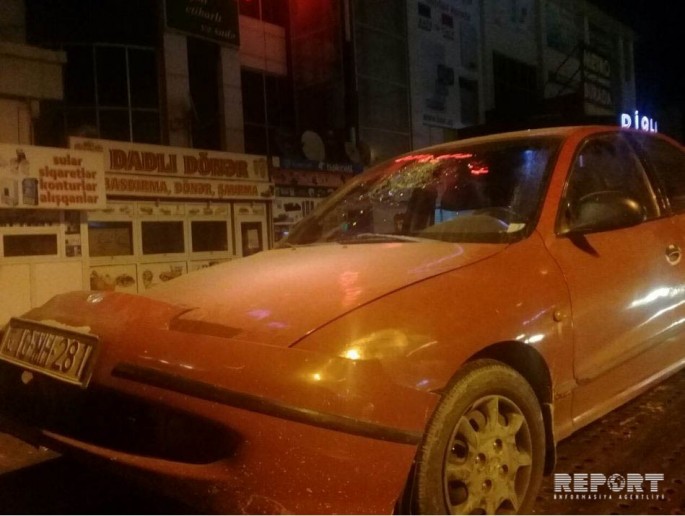 Bakıda sürücü iki yolun kəsişməsində qəza törədib, yaralanan var - FOTO