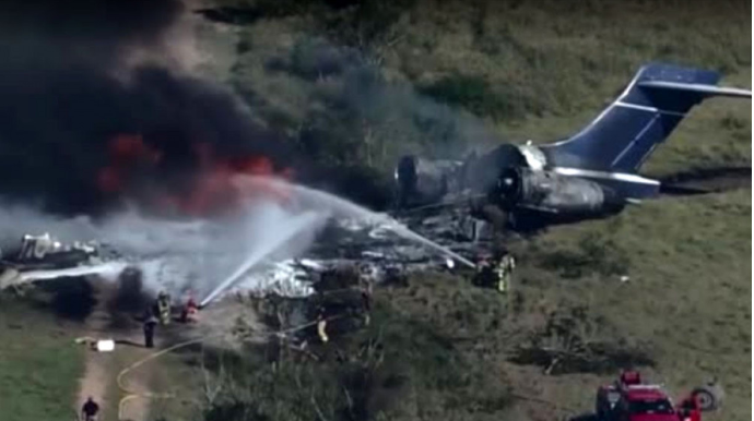 ABŞ-da sərnişin təyyarəsi qəzaya uğrayaraq yandı - VİDEO 