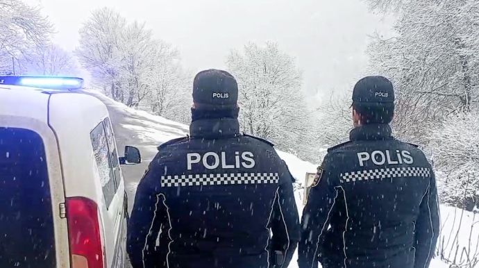 DİN əməkdaşları hava şəraiti ilə əlaqədar gücləndirilmiş rejimdə xidmət aparırlar - FOTOLAR 